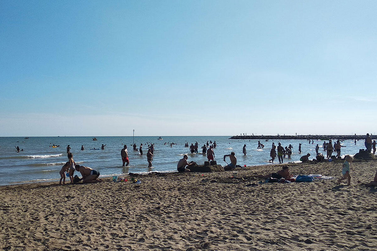 passarella-mamme-in-spiaggia