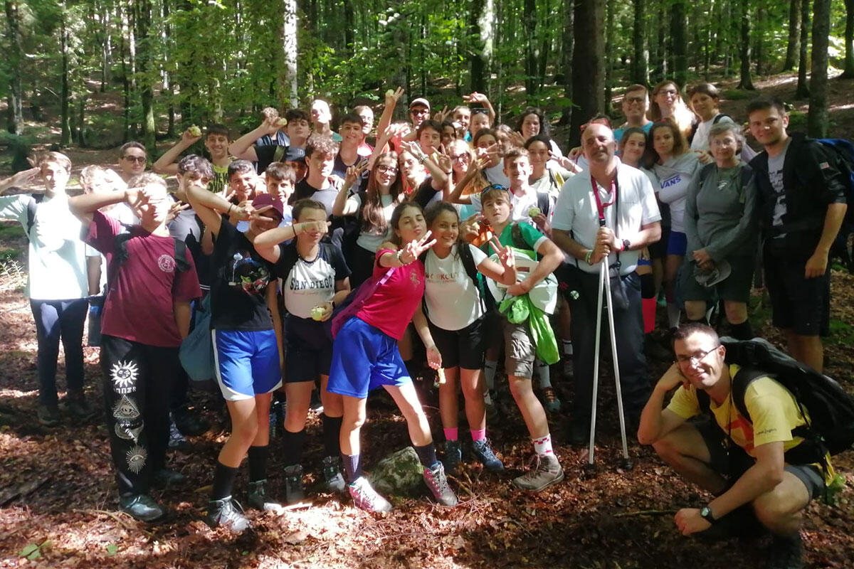 campo-scuola-tambre-gita-nel-bosco-compress