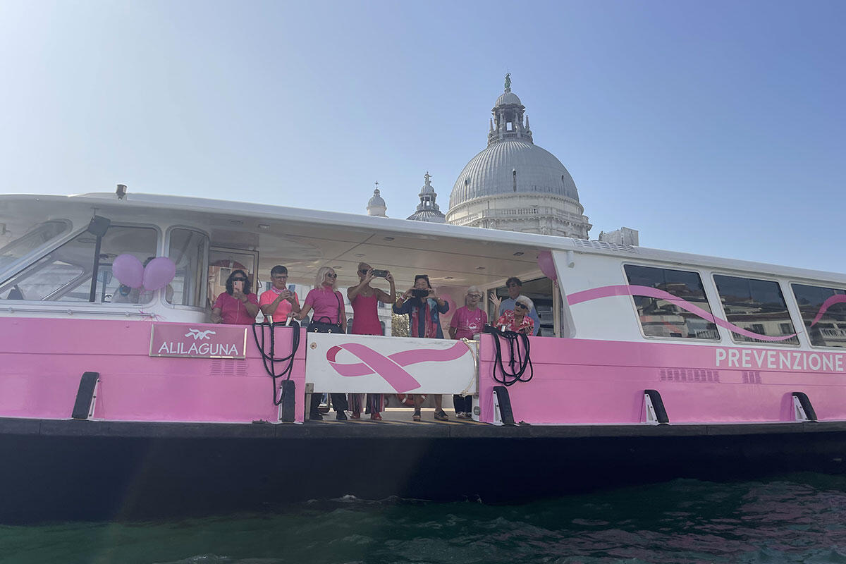 vaporetto-rosa-alilaguna-lilt-venezia