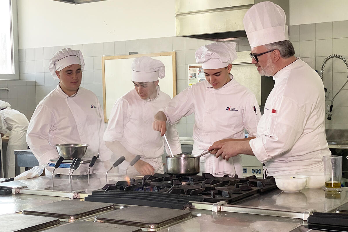 la-salute-nel-piatto-giovani-cuochi-al-lavoro