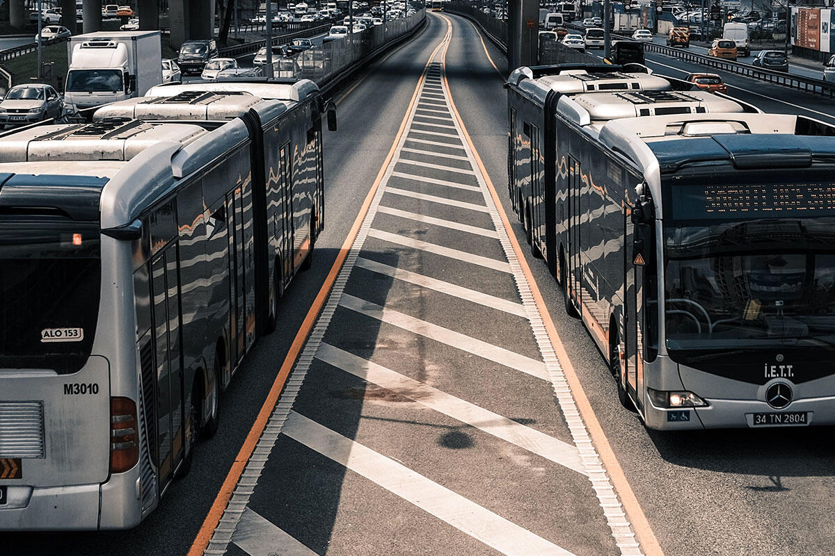 autobus-in-contesto-cittadino