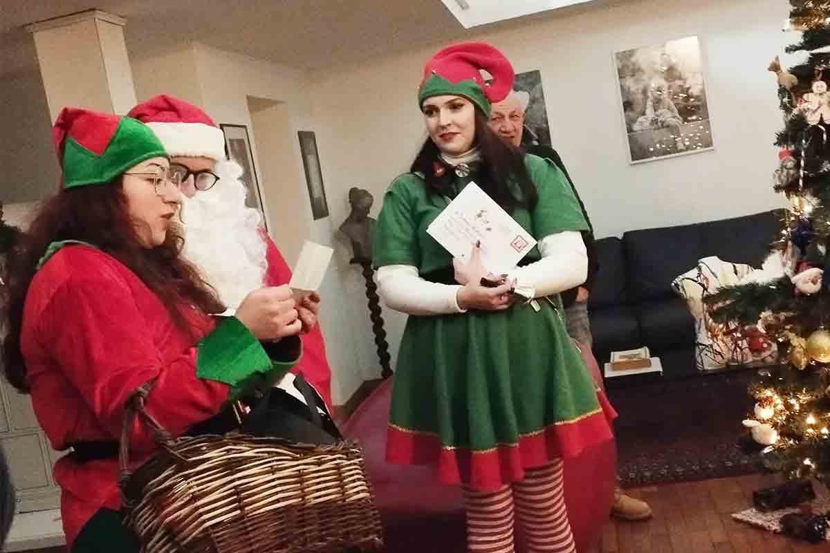 visita-babbo-natale-elfi-in-casa-croce-rossa-venezia