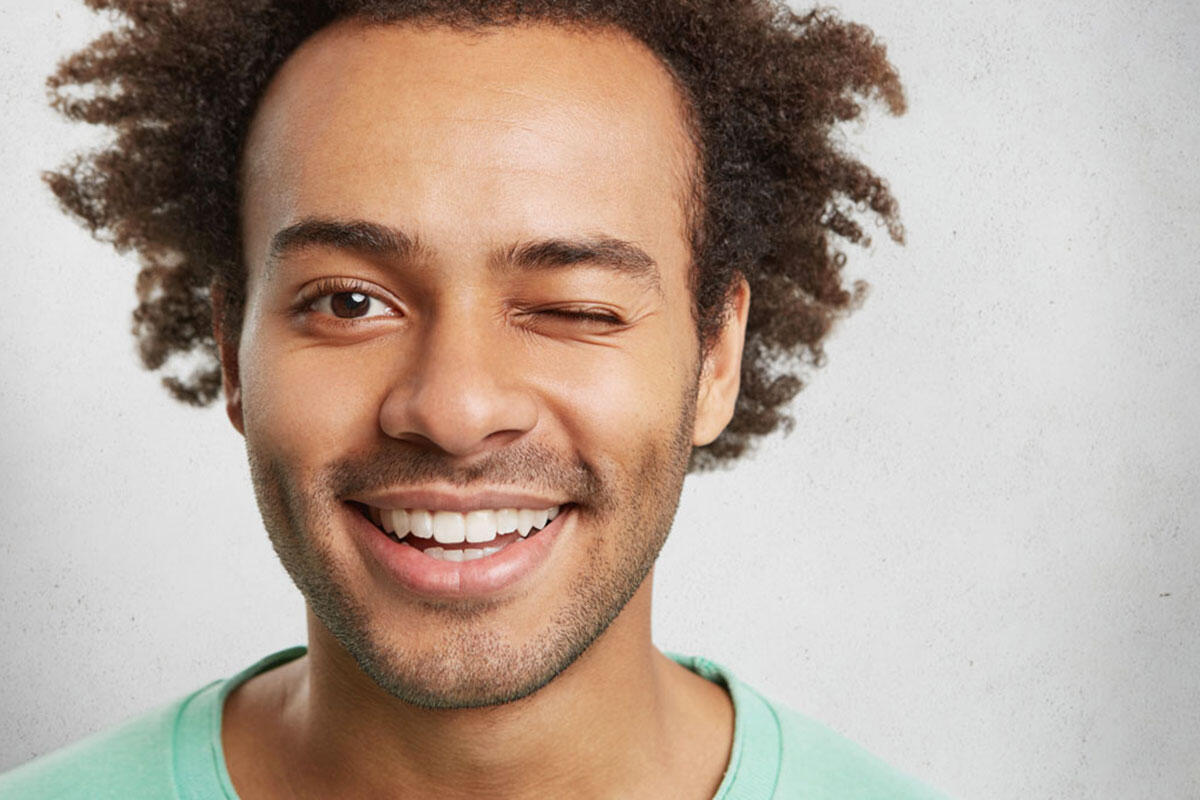 dal-carlo-ragazzo-con-bel-sorriso-e-denti-sani