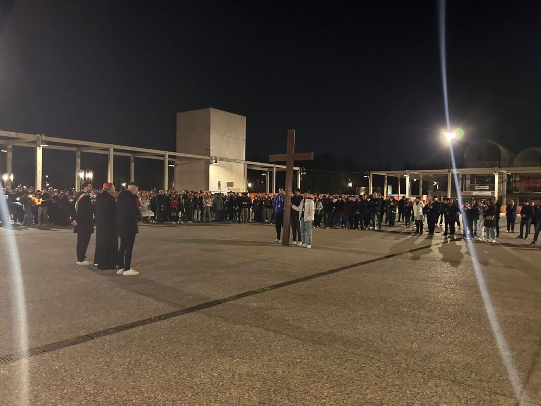 Venezia: 450 ragazzi alla Via Crucis diocesana