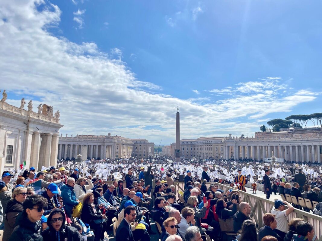 Papa Francesco parla all’Ac: “Impegnatevi per la pace”