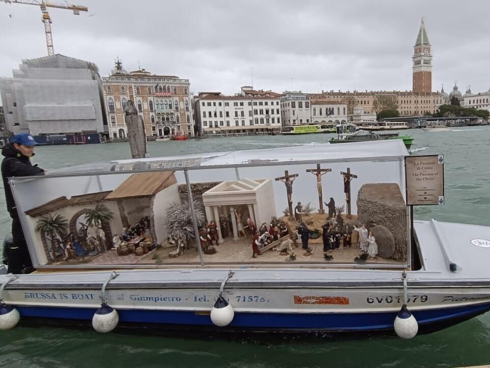 Venezia: Passione di Cristo galleggiante, un’altra a Natale