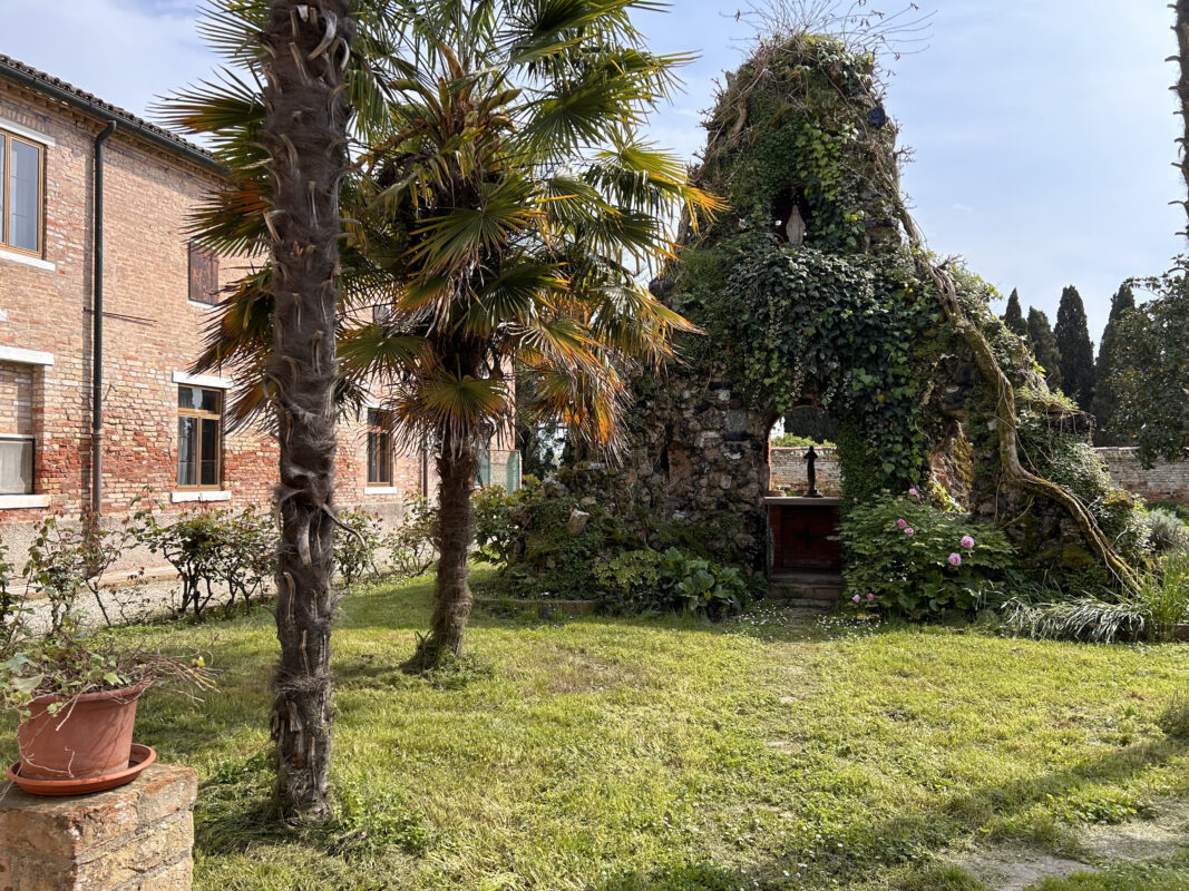 Il bastone di San Francesco in un'isola di Venezia