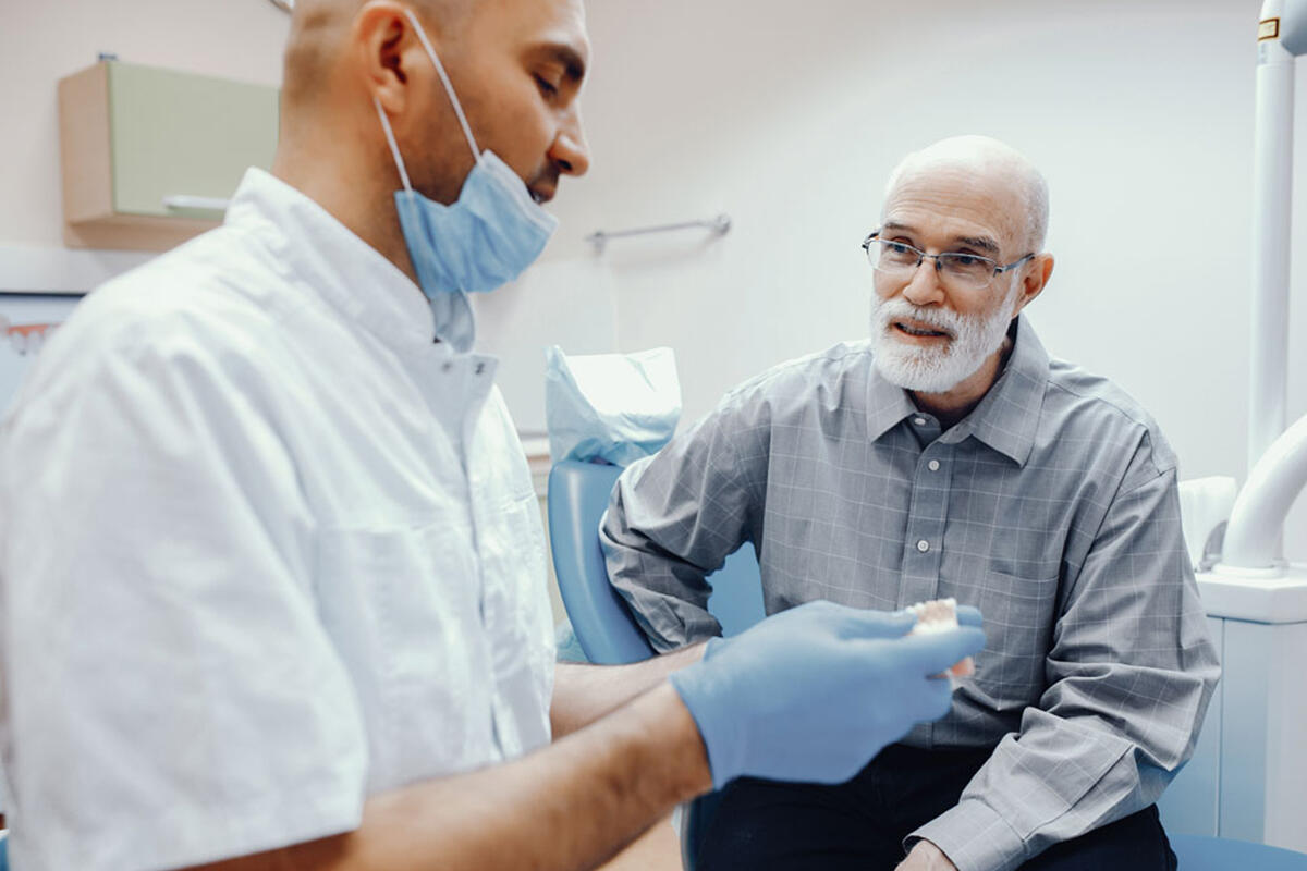 nicolin-denti-visita-anziano