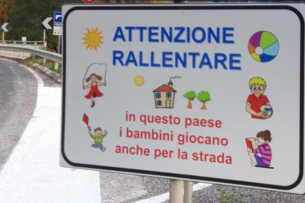 passarella-cartello-presenza-bambini
