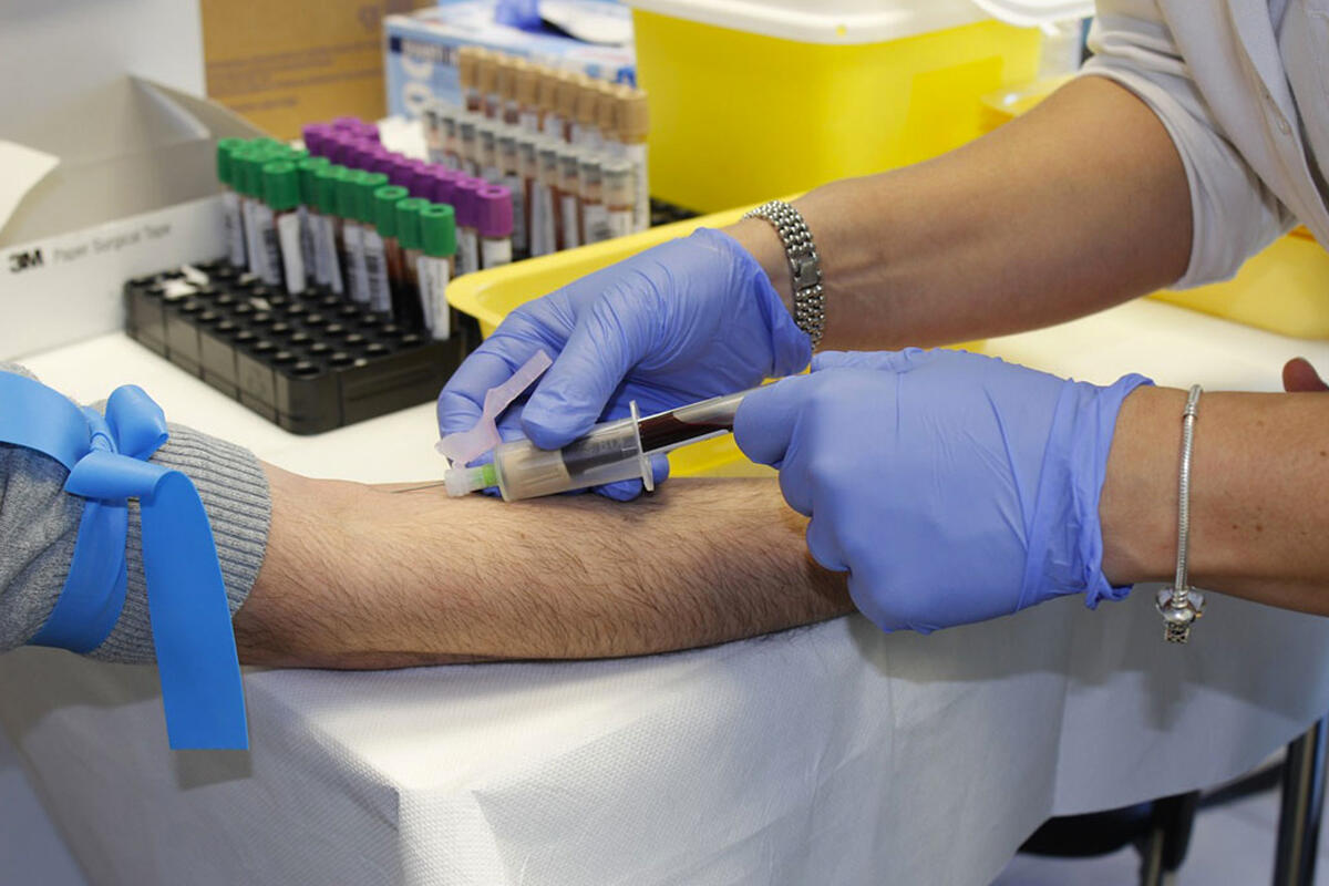 parisi-prelievo-sangue-visita-angiologo