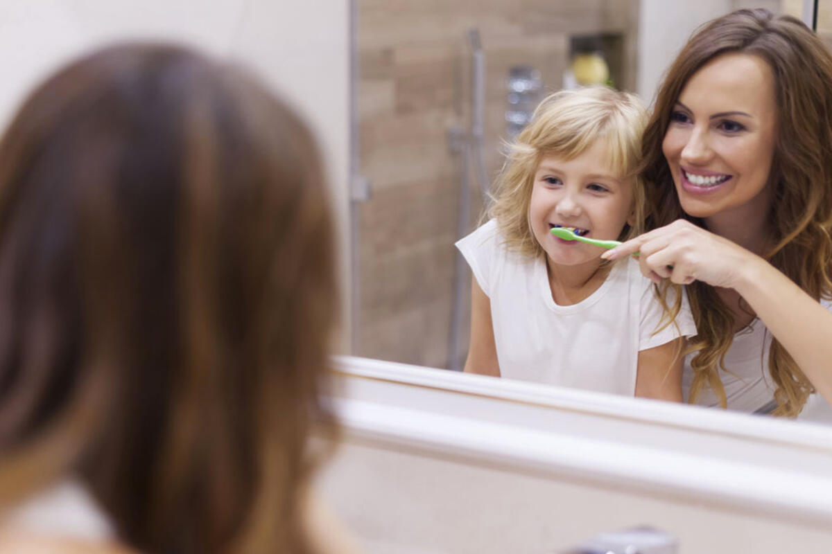nicolin-denti-da-latte-mamma-insegna-a-lavarsi-i-denti