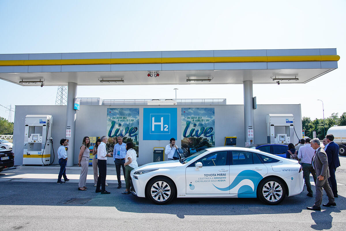 kinto-rifornimento-idrogeno-servizio-car-sharing