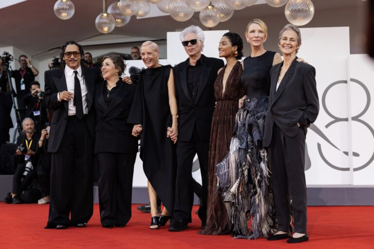 107525-RED_CARPET_-_FATHER_MOTHER_SISTER_BROTHER_-_Film_Delegation__Credits_J