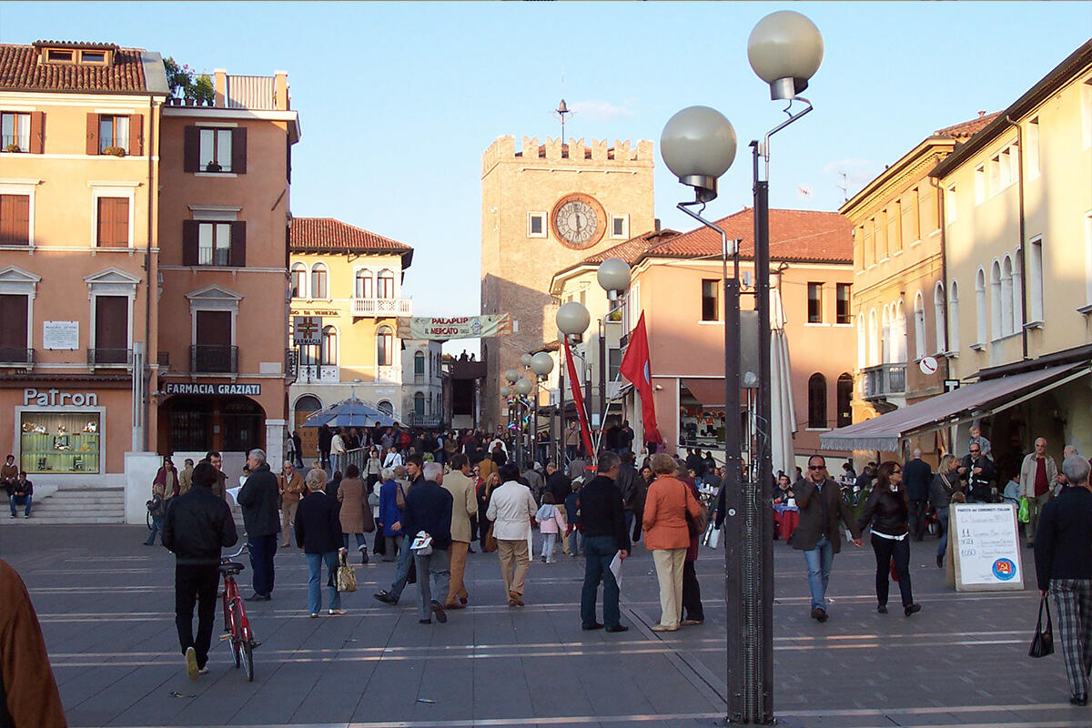 centro-di-mestre-torre-orologio