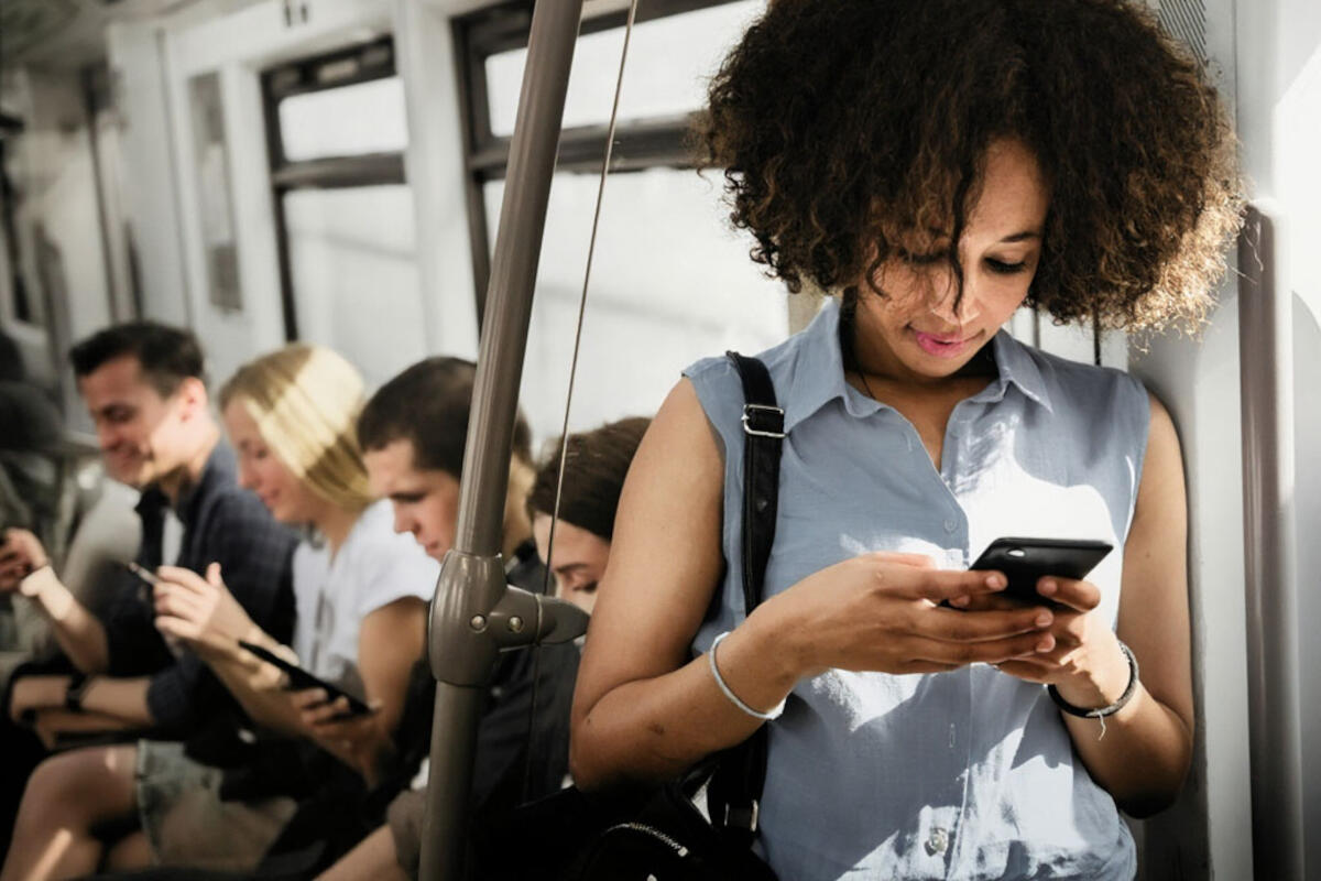 dal-carlo-dipendenza-smartphone-mezzi-pubblici