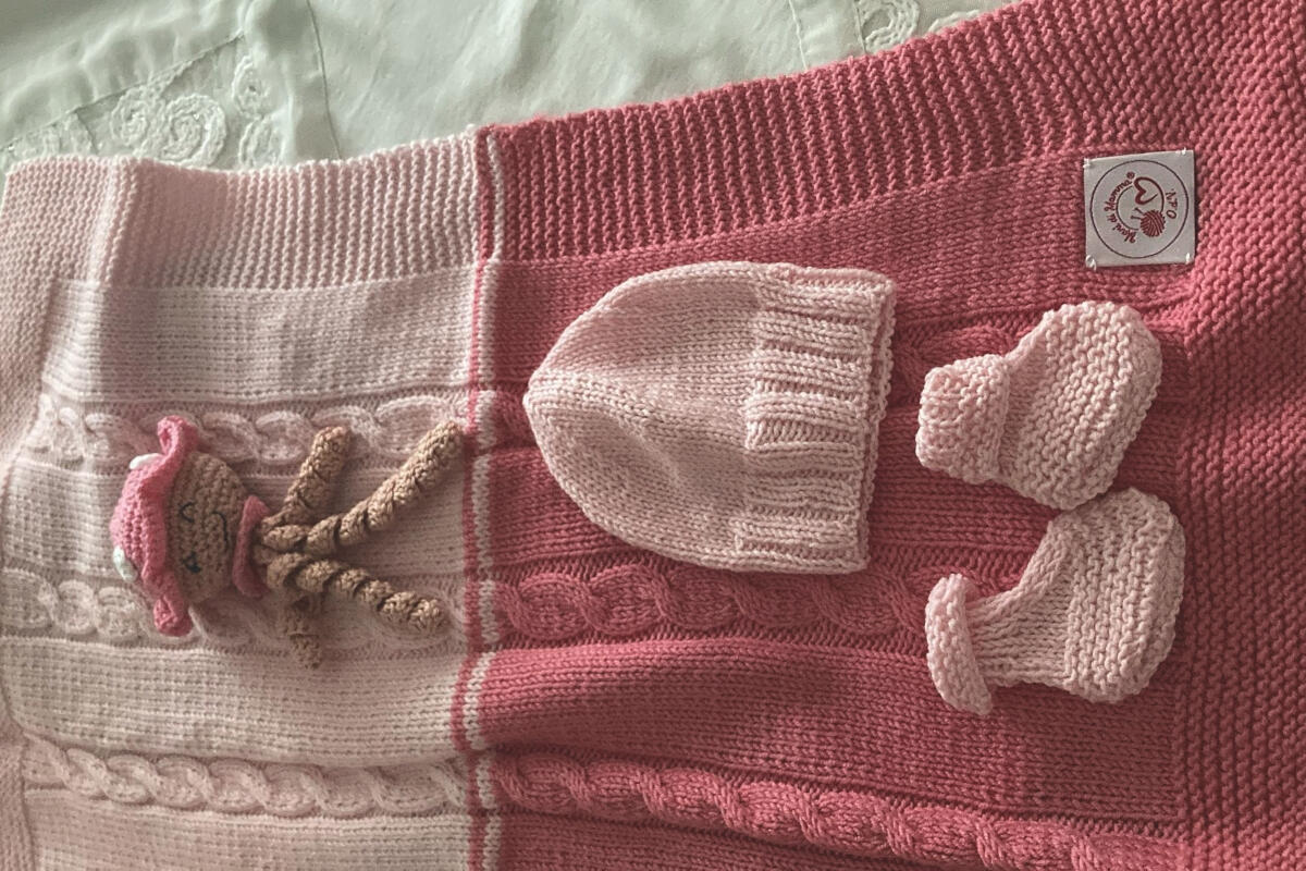 mani-di-mamma-mestre-kit-copertina-scarpine-cappellino-dudu