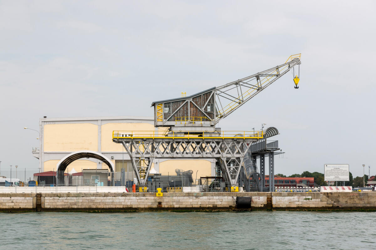 gru-nel-porto-di-venezia