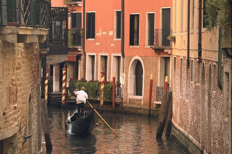 hotel-venezia-esterno-gondola
